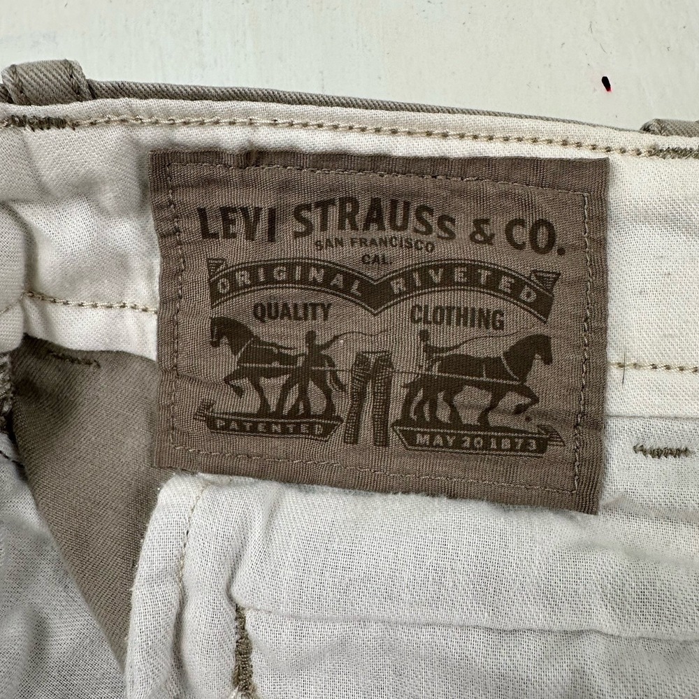 Y2K Levi's Baggy Cargo Shorts Men Khaki Actual 43 x 11 Grunge White Tab Military - Picture 3 of 14